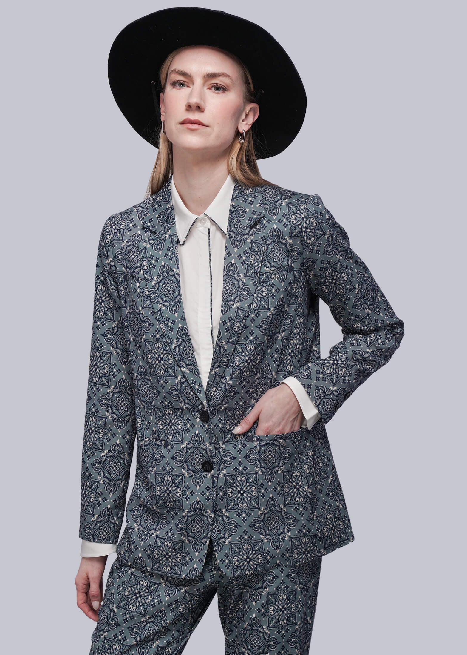 Juliette Lewis x Wildfang Notch Lapel Blazer - Image 4