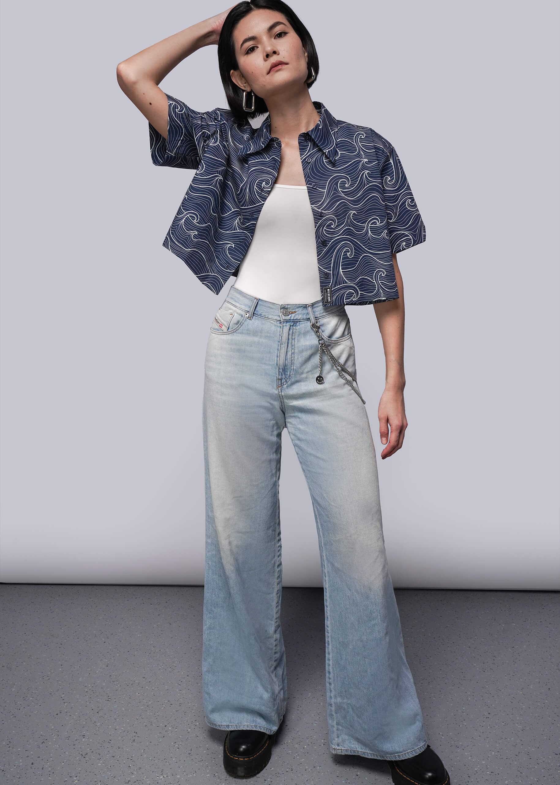 The Essential Cropped Button Up - Image 3