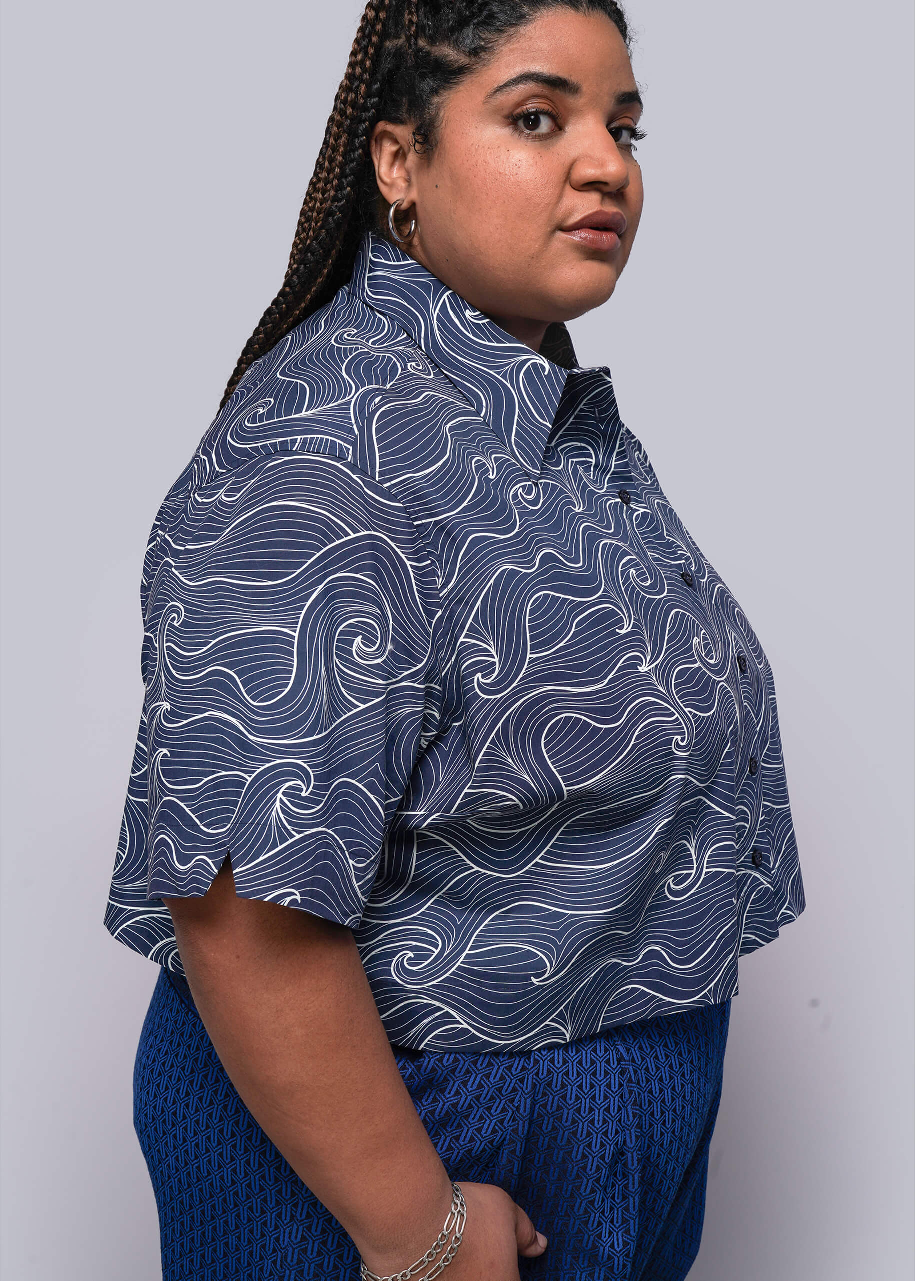 The Essential Cropped Button Up - Image 8