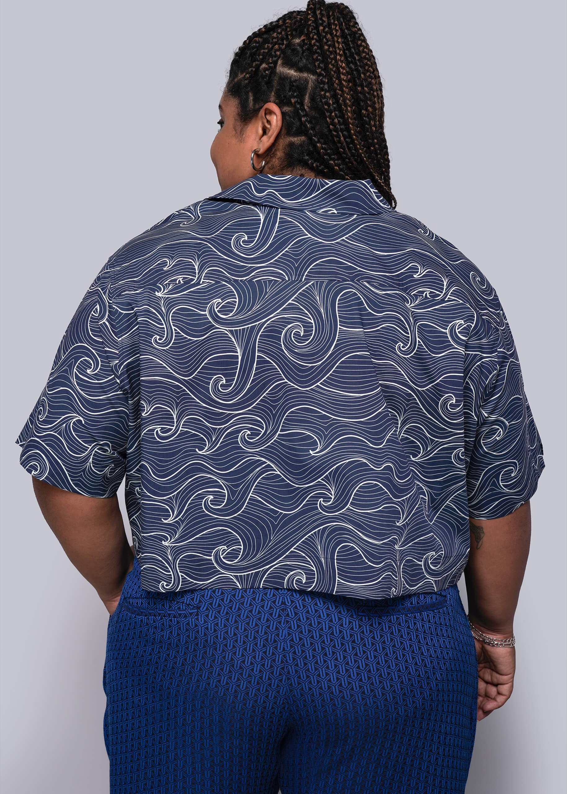 The Essential Cropped Button Up - Image 9