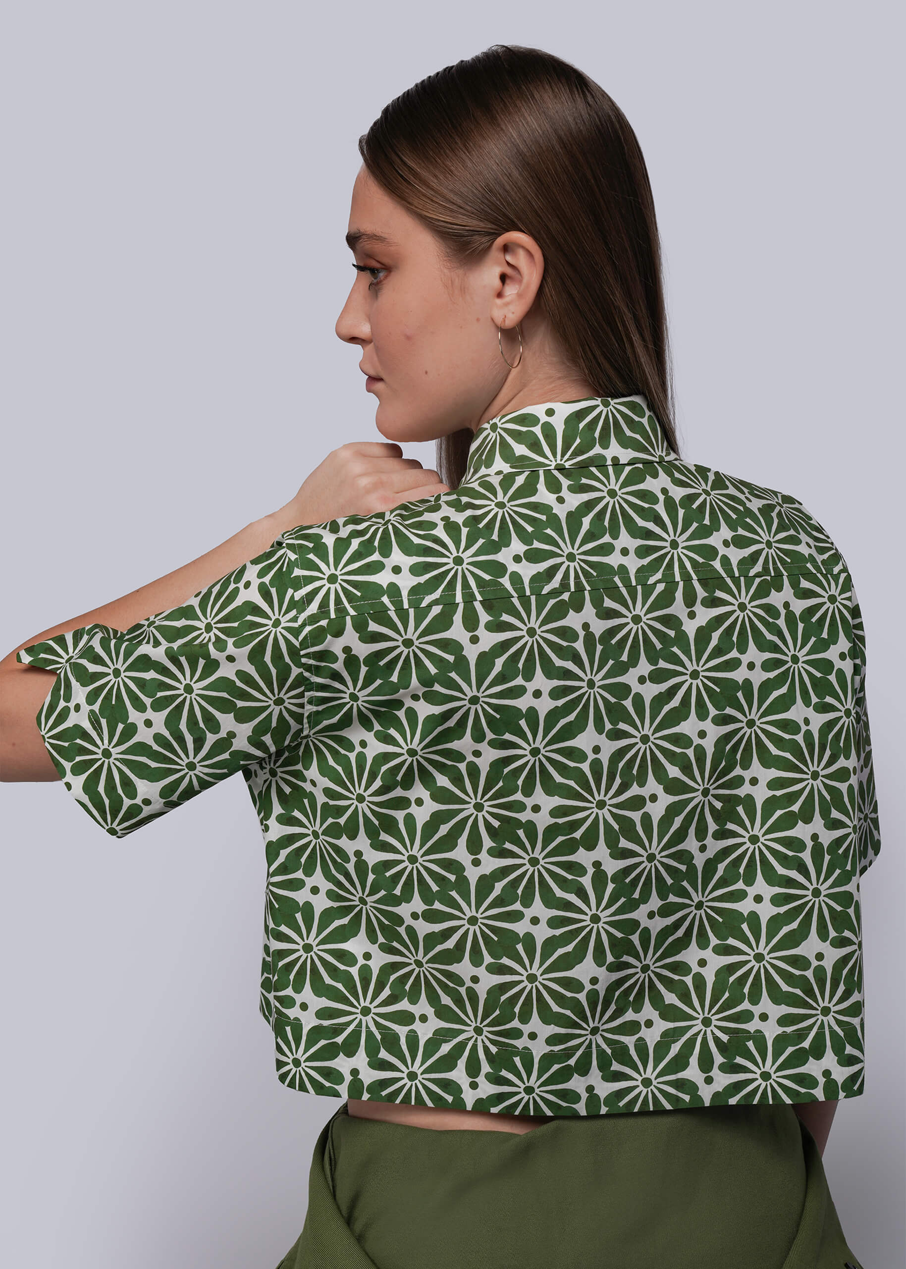 The Essential Cropped Button Up - Image 10