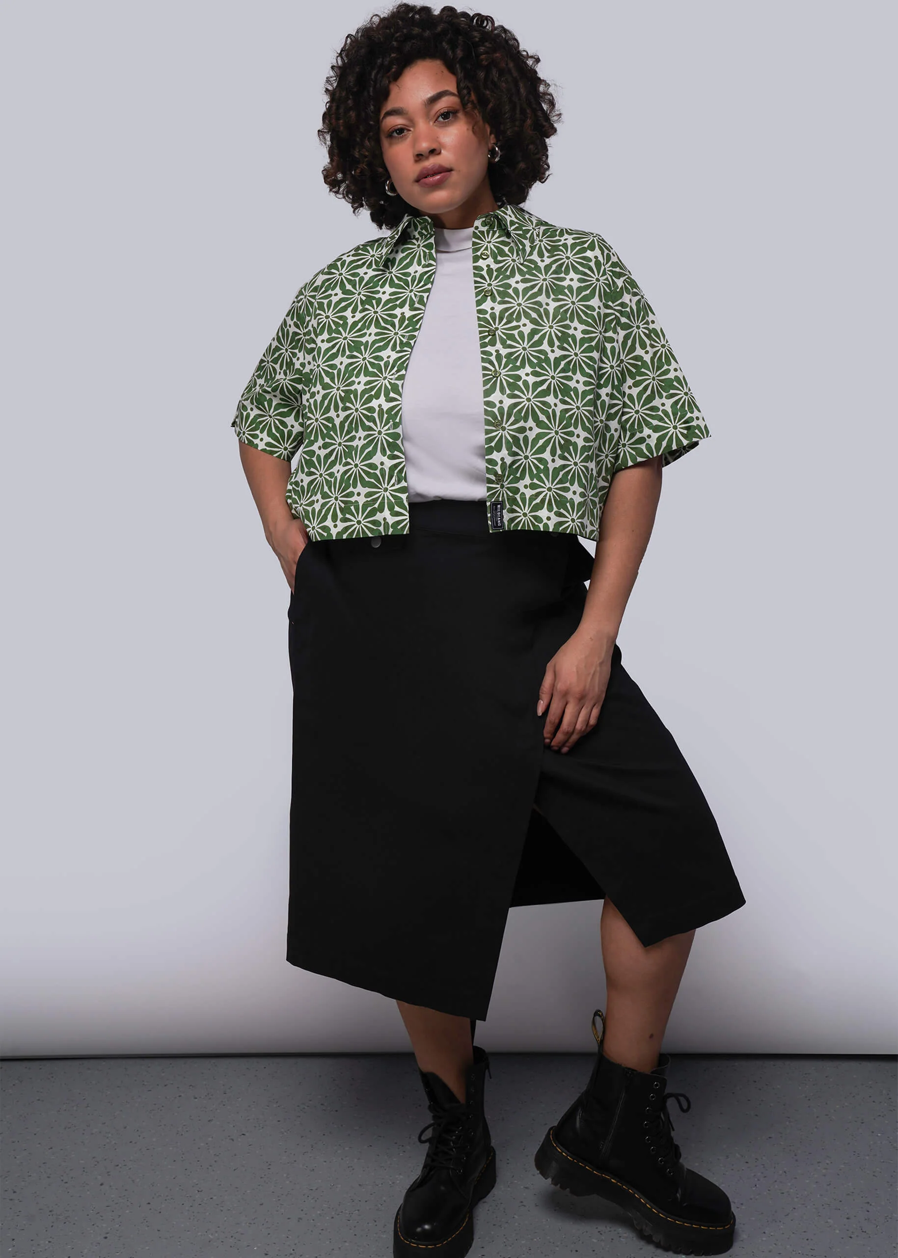 The Essential Cropped Button Up - Image 3