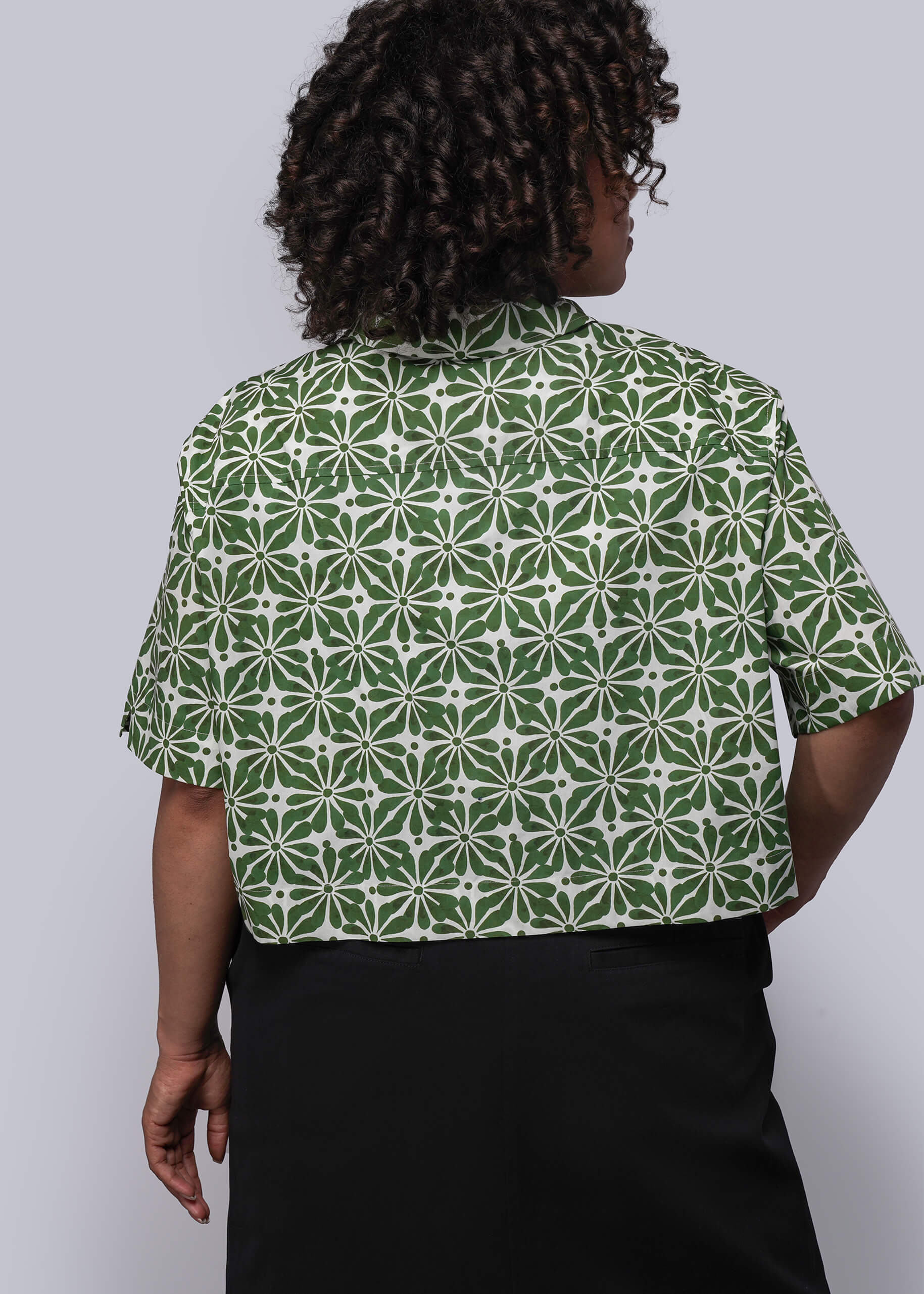 The Essential Cropped Button Up - Image 6