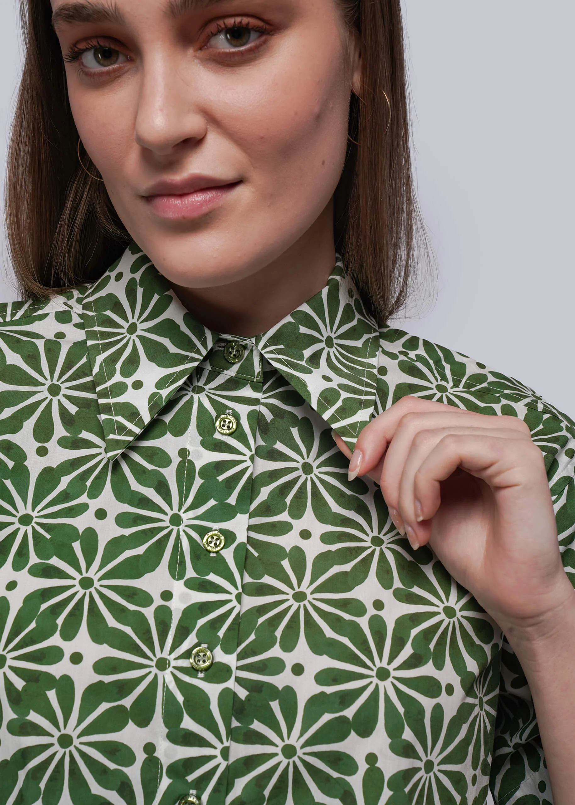 The Essential Cropped Button Up - Image 8