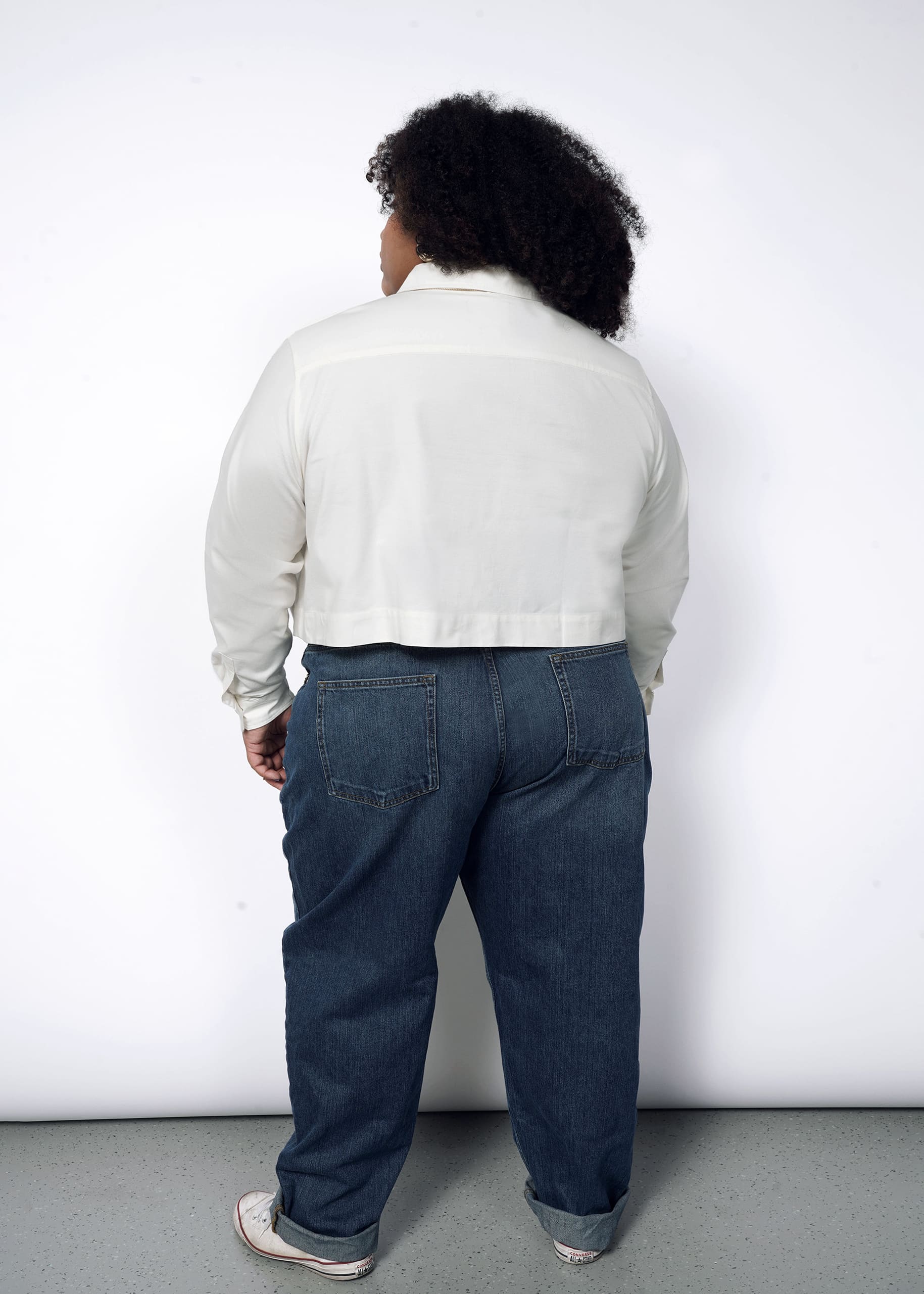 The Essential Long Sleeve Cropped Oxford Button Up - Image 9
