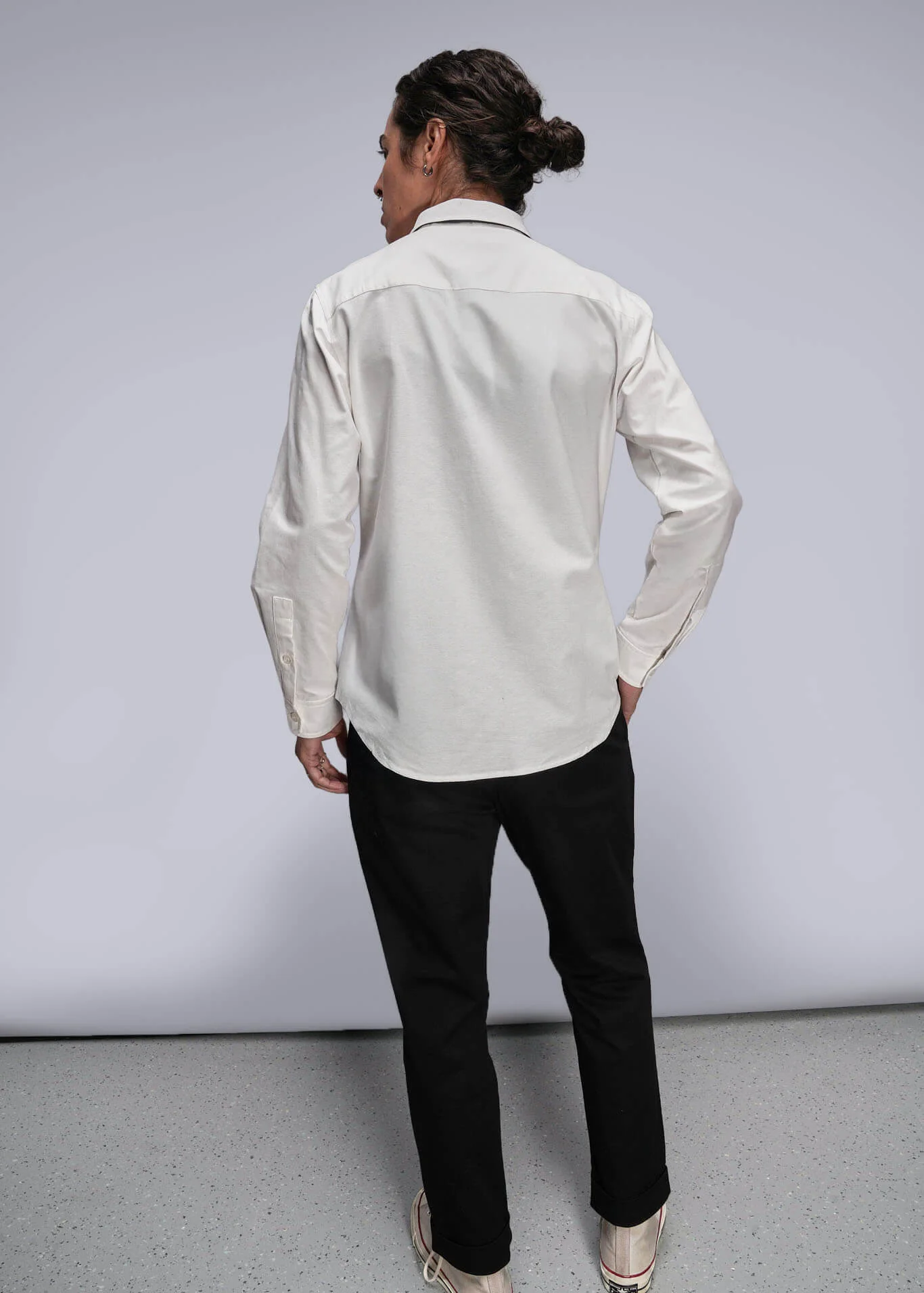 The Essential Long Sleeve Oxford Button Up - Image 6